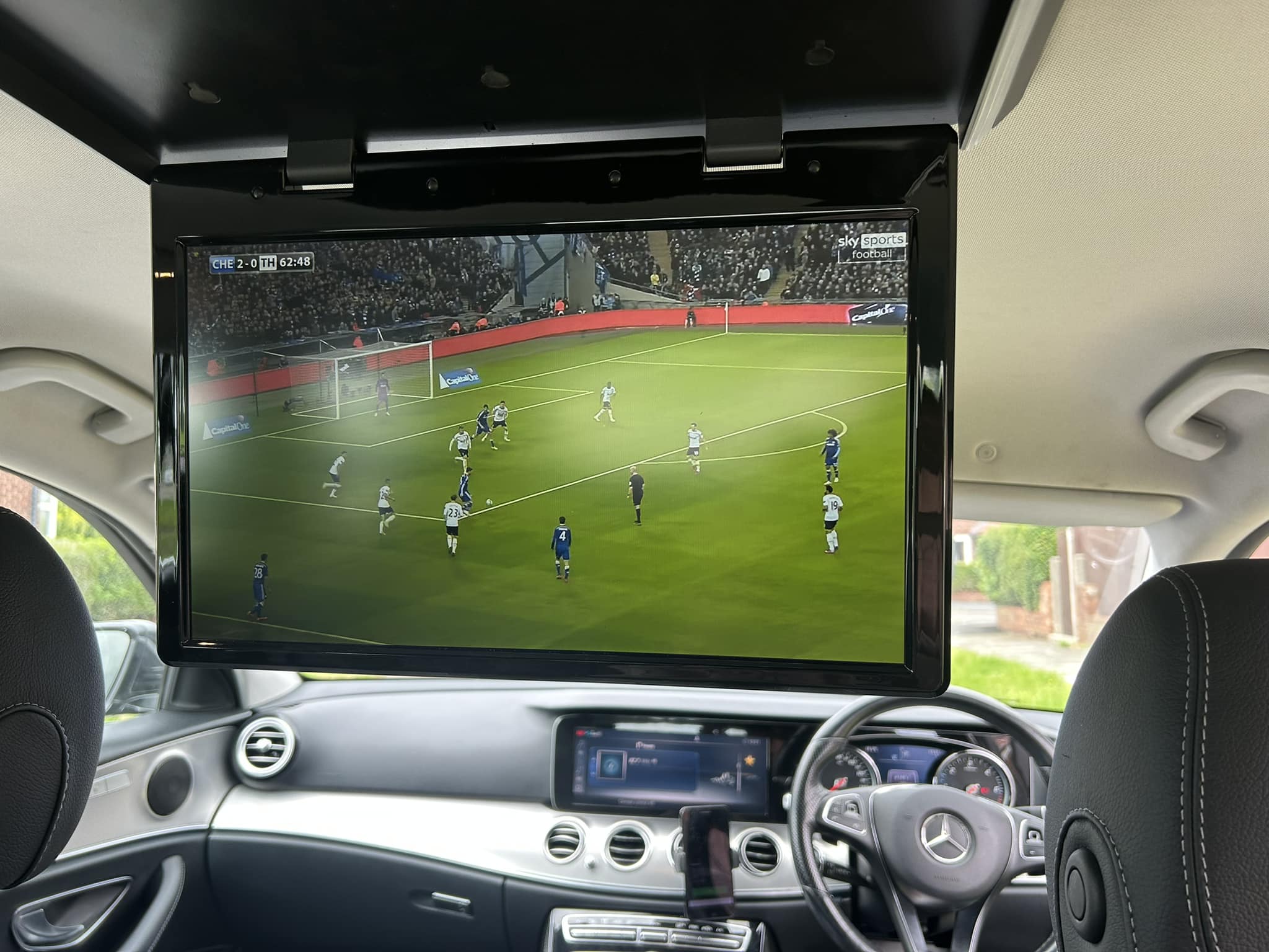 MERCEDES-BENZ E inside video screen