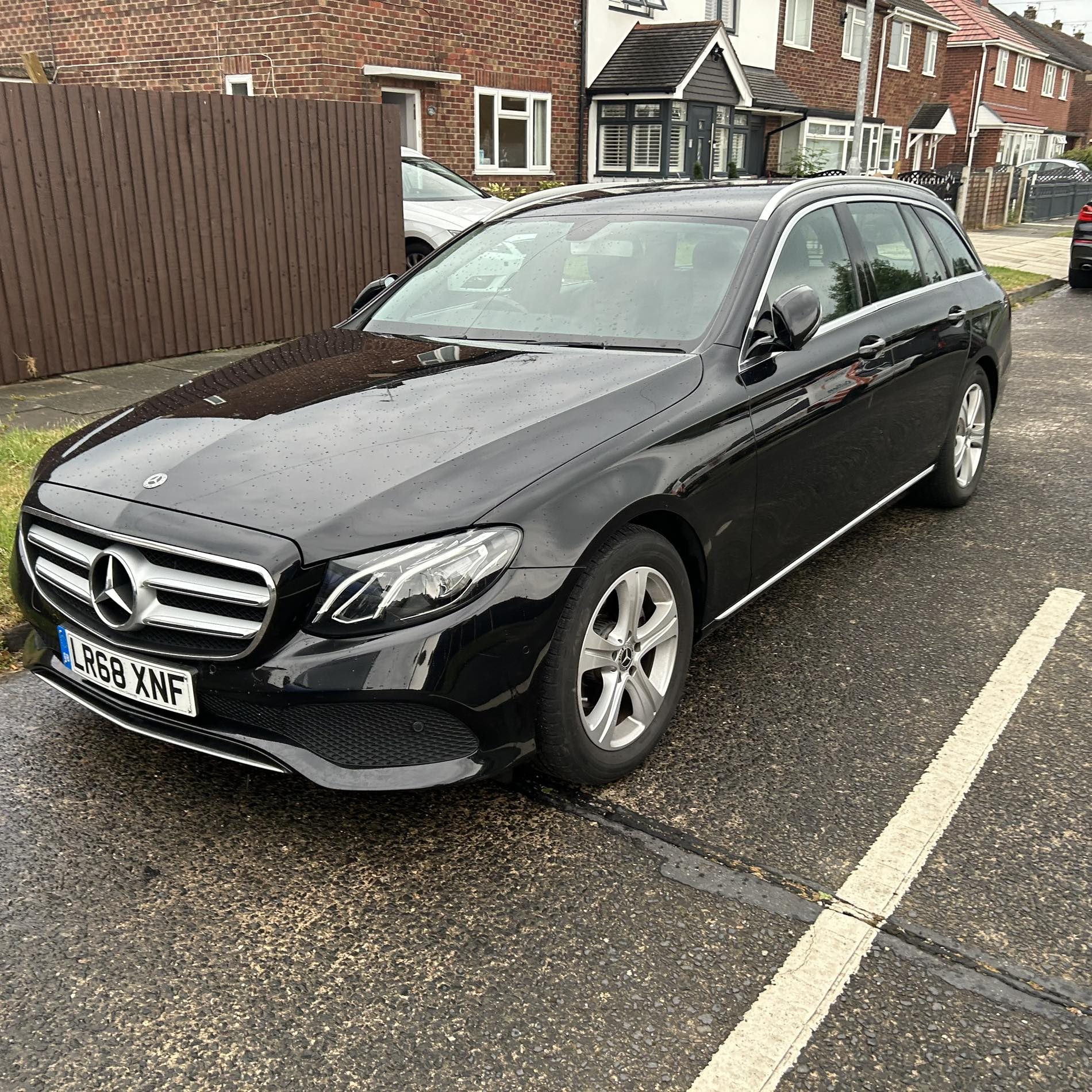 MERCEDES-BENZ E