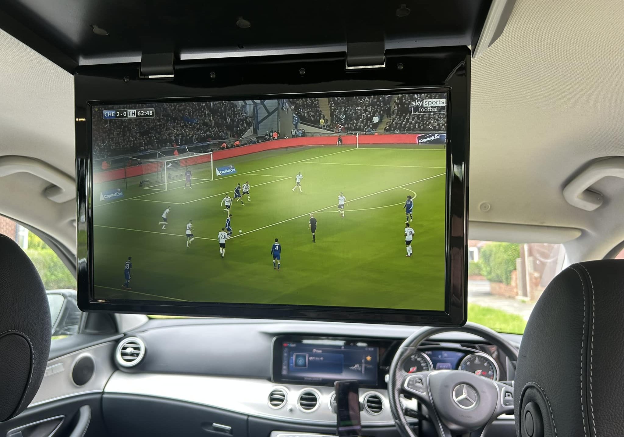 MERCEDES-BENZ E inside video screen